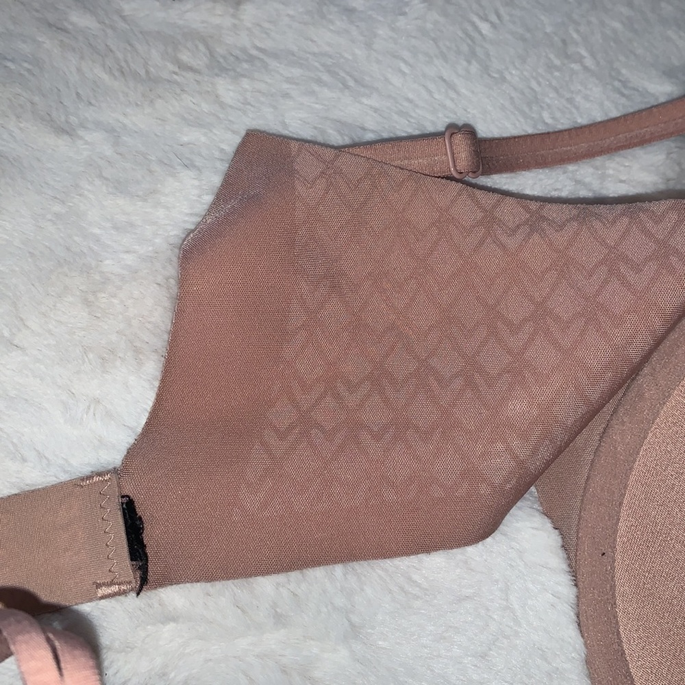 34C Victoria’s Secret Padded push-up bra - Picture 3 of 4